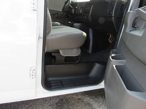 Used 2020 Chevrolet Express 2500 LT w/ LT Preferred Equipment Group RWD image 13