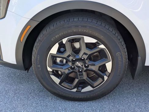 Used 2025 Kia Sorento S w/ Panoramic Sunroof Package FWD image 12