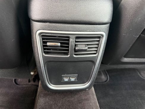 Used 2018 Chrysler 300 Touring L AWD/4WD image 17