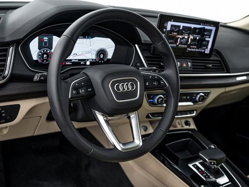 Certified 2025 Audi Q5 2.0T Premium Plus AWD/4WD image 10