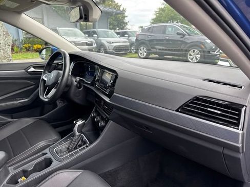 Used 2024 Volkswagen Jetta SE FWD image 10