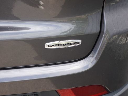 Used 2023 Jeep Compass Latitude AWD/4WD image 8