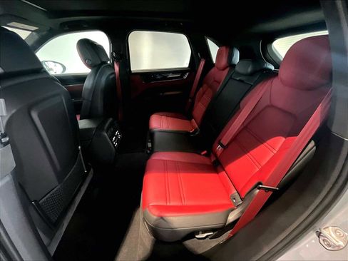 Used 2025 Porsche Cayenne GTS image 31