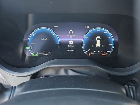 Used 2025 Toyota Sienna XLE Woodland Edition image 10