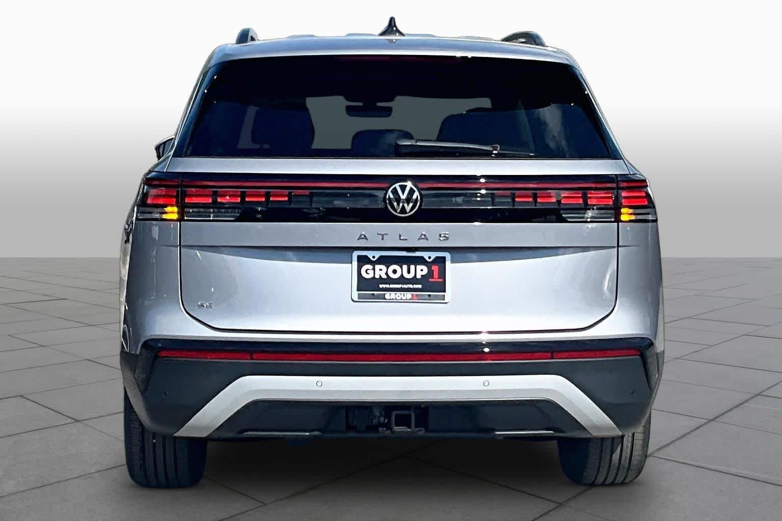 New 2027 Volkswagen Atlas SE FWD image 4