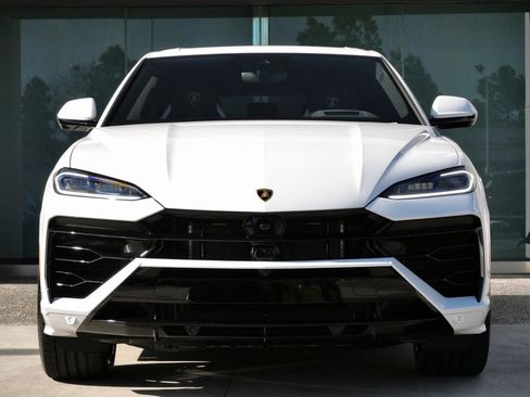 Used 2025 Lamborghini Urus SE image 5