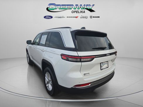 Used 2025 Jeep Grand Cherokee Laredo X image 5