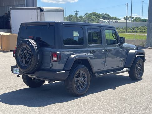 Used 2024 Jeep Wrangler Unlimited Sport AWD/4WD image 6