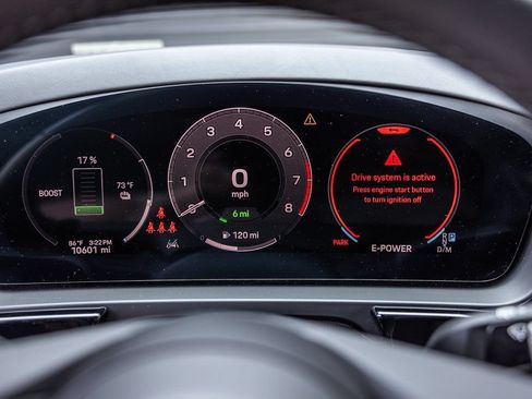 Certified 2024 Porsche Cayenne AWD/4WD image 19