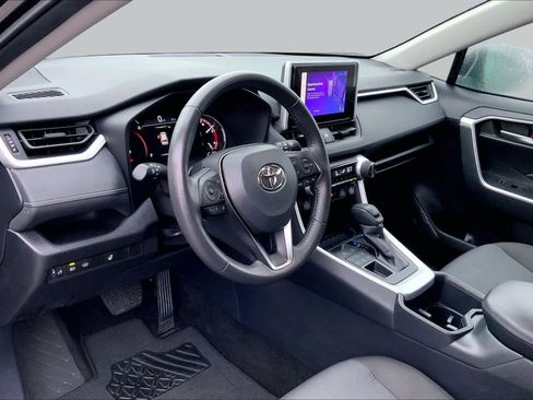 Used 2025 Toyota RAV4 XLE w/ Weather Package AWD/4WD image 17