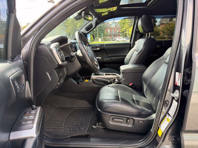 Used 2021 Toyota Tacoma Limited w/ Nightshade Package AWD/4WD image 13