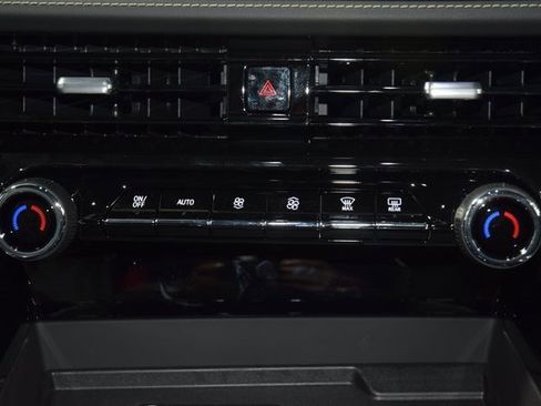 New 2025 Chevrolet Suburban Premier image 32