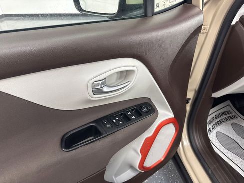 Used 2015 Jeep Renegade Latitude w/ Cold Weather Group image 10