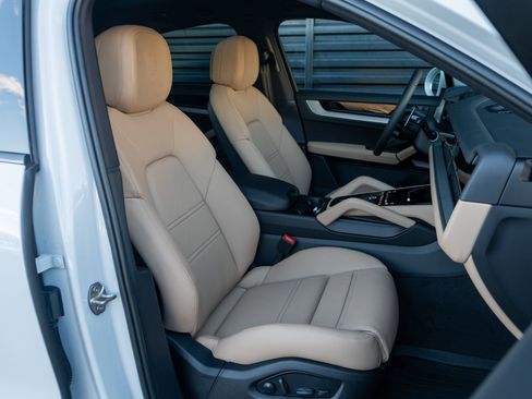 New 2026 Porsche Cayenne Coupe image 36