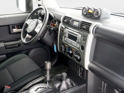 Used 2013 Toyota FJ Cruiser 4WD image 20