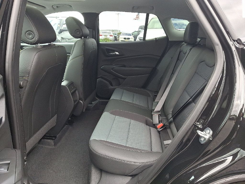 New 2026 Chevrolet Trax LT w/ Sunroof Package FWD image 5