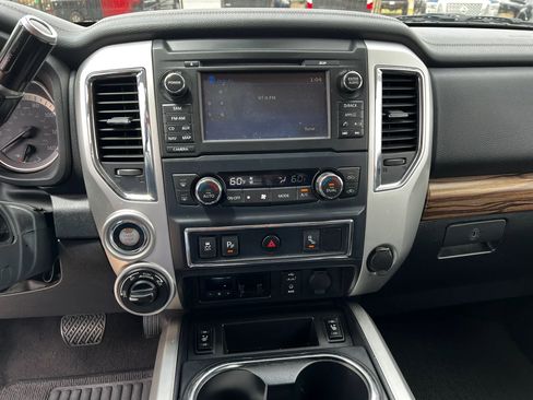 Used 2017 Nissan Titan SL AWD/4WD image 9