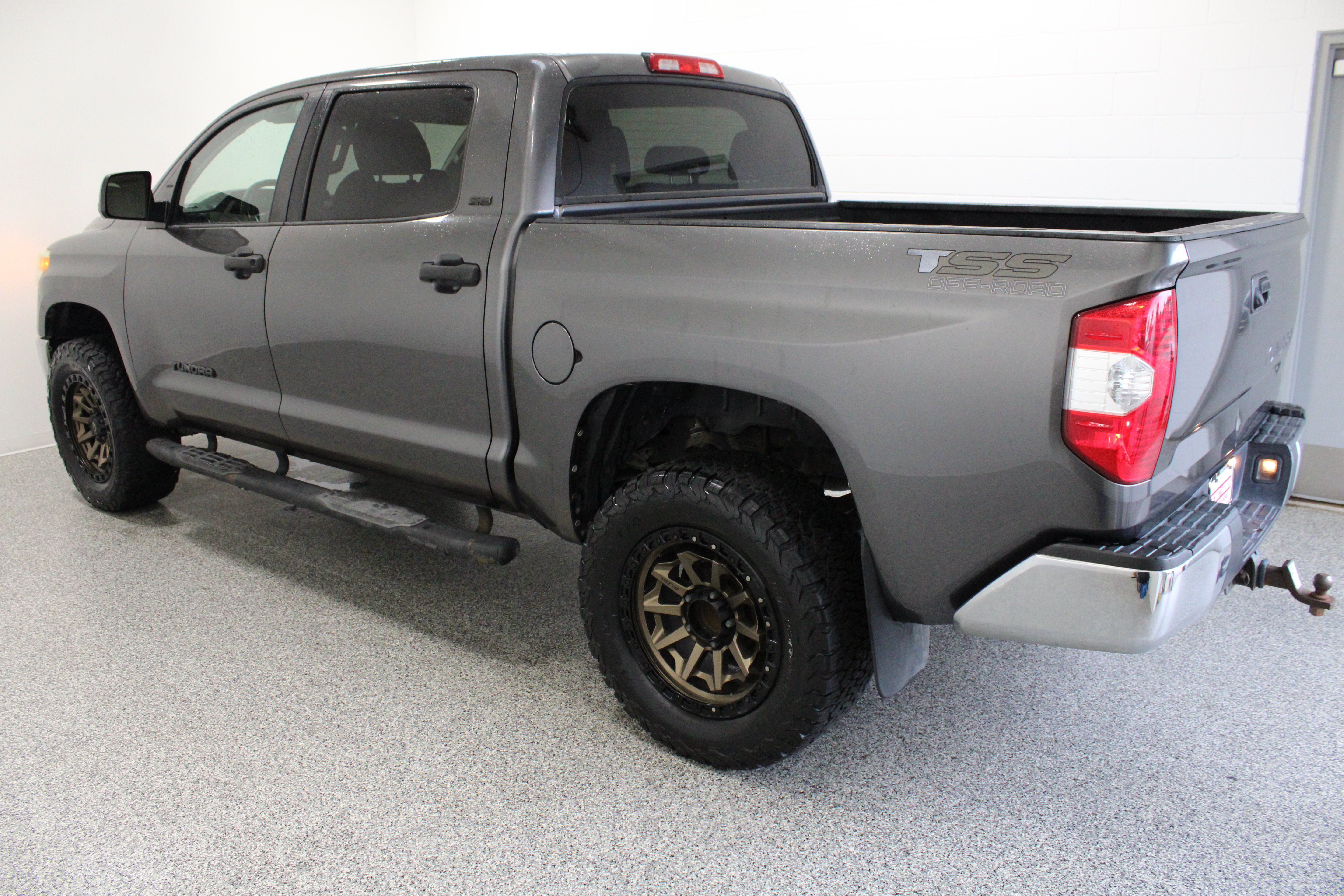 Used 2017 Toyota Tundra SR5 RWD image 10