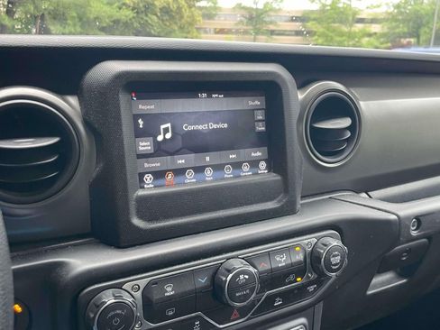 Used 2022 Jeep Wrangler Sport AWD/4WD image 24