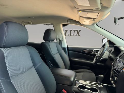 Used 2018 Nissan Pathfinder S FWD image 14