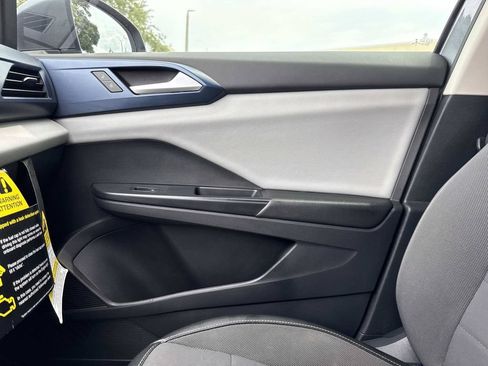 Used 2022 Volkswagen Taos SE w/ Panoramic Sunroof Package FWD image 26