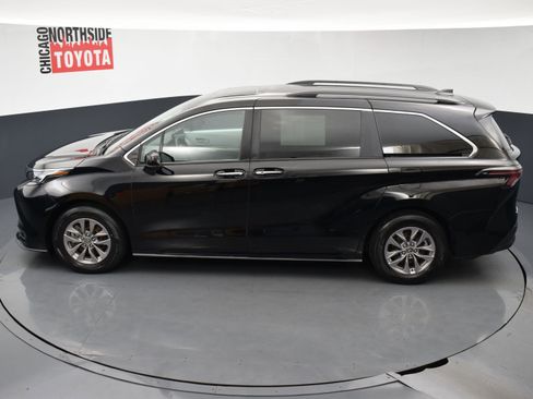 Used 2025 Toyota Sienna XLE w/ XLE Plus Package AWD/4WD image 22