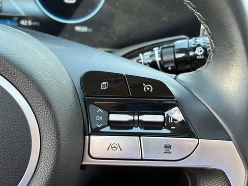 Used 2023 Hyundai Elantra Limited FWD image 18