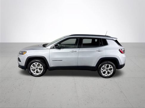 Used 2025 Jeep Compass Latitude AWD/4WD image 9