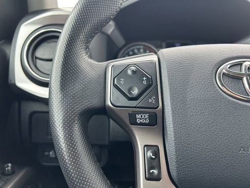 Used 2020 Toyota Tacoma SR5 AWD/4WD image 17