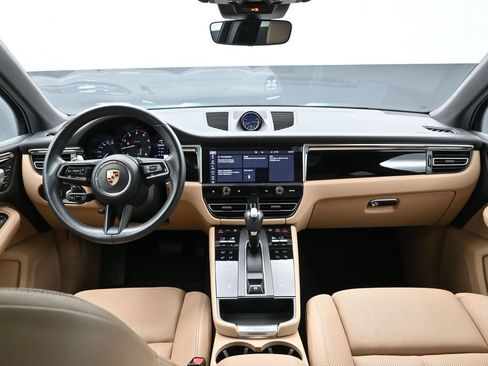 Certified 2023 Porsche Macan AWD/4WD image 19