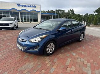 Used 2016 Hyundai Elantra SE FWD video 1