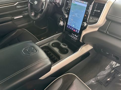 Used 2022 RAM 1500 Laramie AWD/4WD image 16