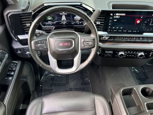 Used 2025 GMC Sierra 1500 SLT image 11