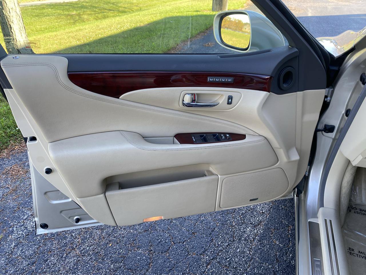 Used 2011 Lexus LS 460 AWD w/ Luxury Value Edition image 12