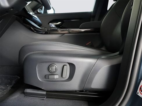 Certified 2026 Land Rover Range Rover Evoque Dynamic SE image 36