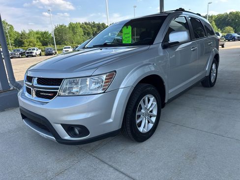 Used 2013 Dodge Journey SXT w/ Flexible Seating Group FWD image 2