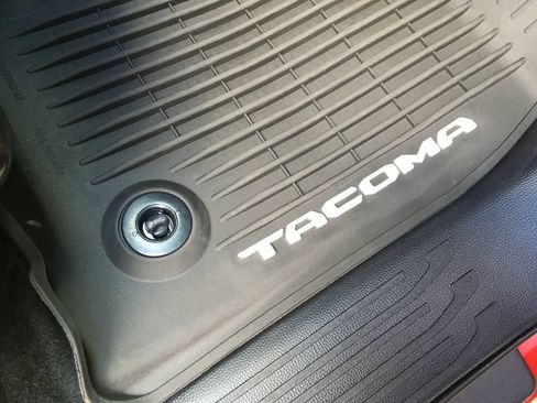 Used 2025 Toyota Tacoma SR5 AWD/4WD image 31