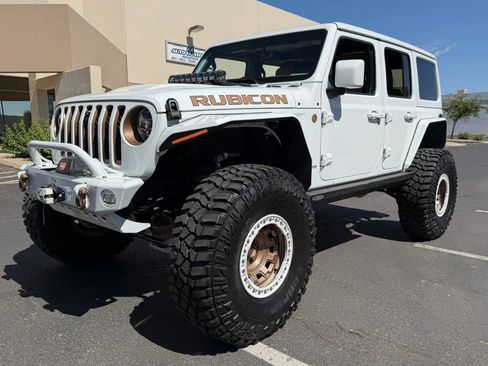 Used 2022 Jeep Wrangler Unlimited Rubicon w/ LED Lighting Group AWD/4WD image 5