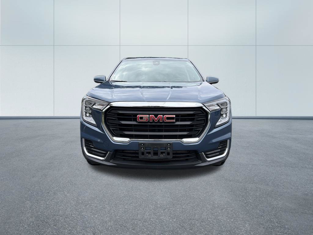 Used 2024 GMC Terrain SLE AWD/4WD image 3