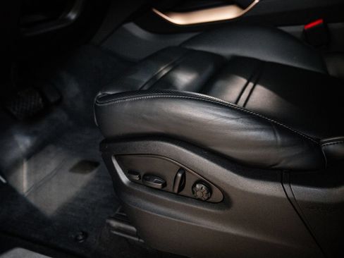 Used 2024 Porsche Cayenne Coupe AWD/4WD image 14