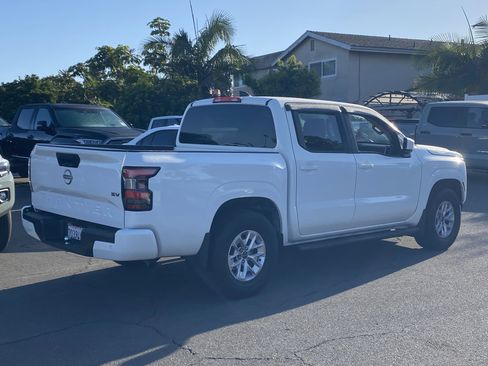 Used 2024 Nissan Frontier SV w/ Technology Package RWD image 3