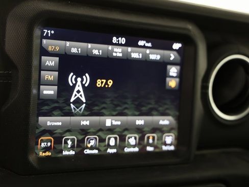 Used 2018 Jeep Wrangler Unlimited Sahara image 6