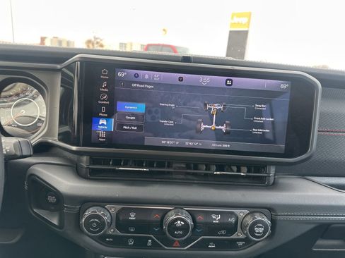 Used 2024 Jeep Wrangler Unlimited Rubicon image 9