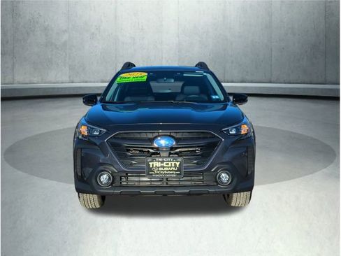 Used 2025 Subaru Outback Premium image 9