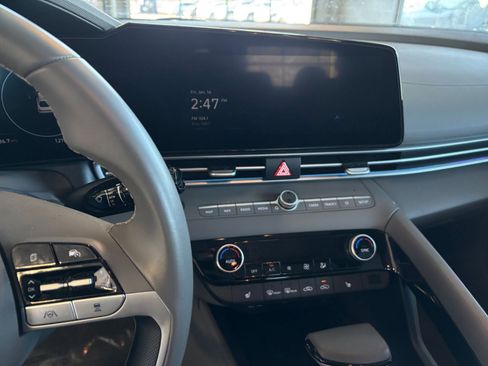 Used 2025 Hyundai Elantra SEL image 26