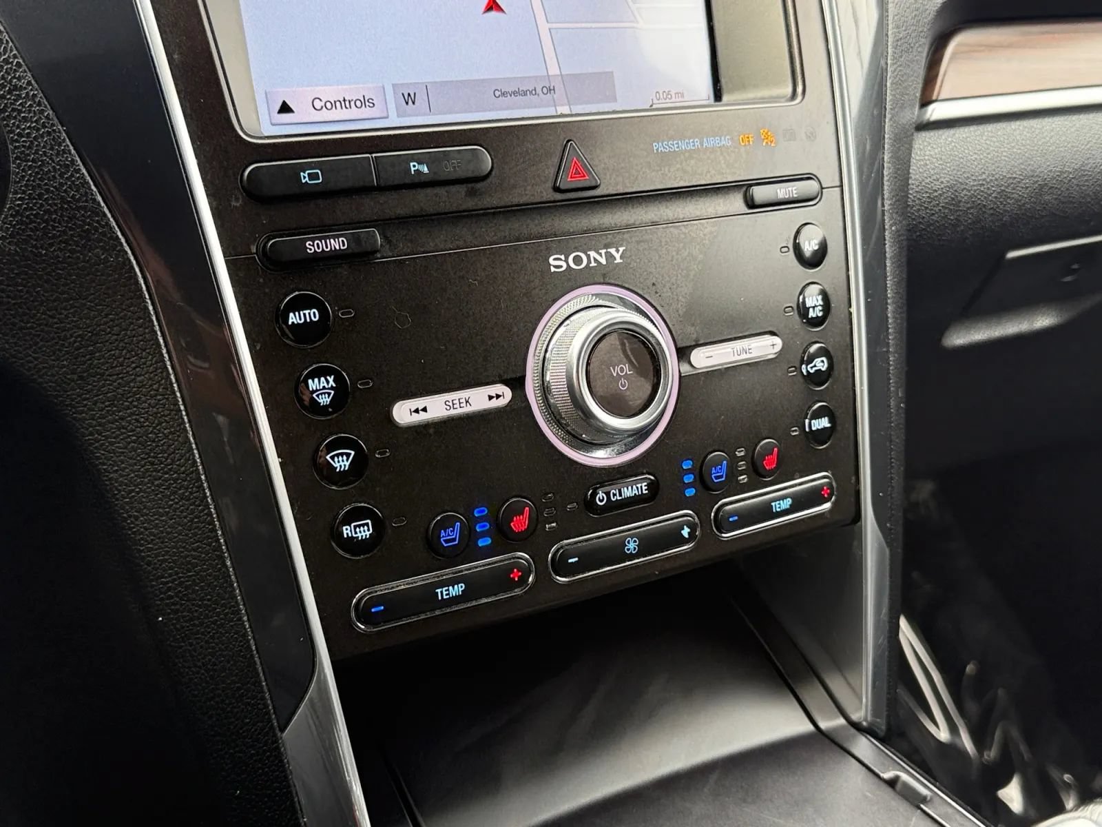 Used 2019 Ford Explorer Limited w/ Class III Trailer Tow Package AWD/4WD image 34