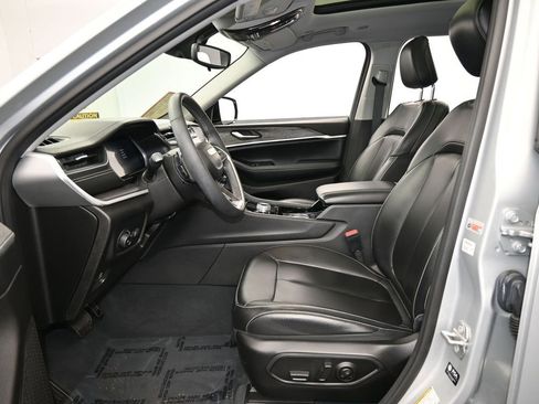 Used 2023 Jeep Grand Cherokee L Limited image 12