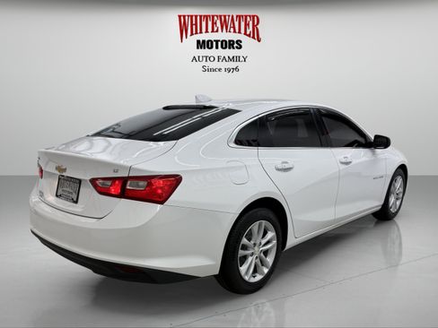 Used 2018 Chevrolet Malibu LT FWD image 4