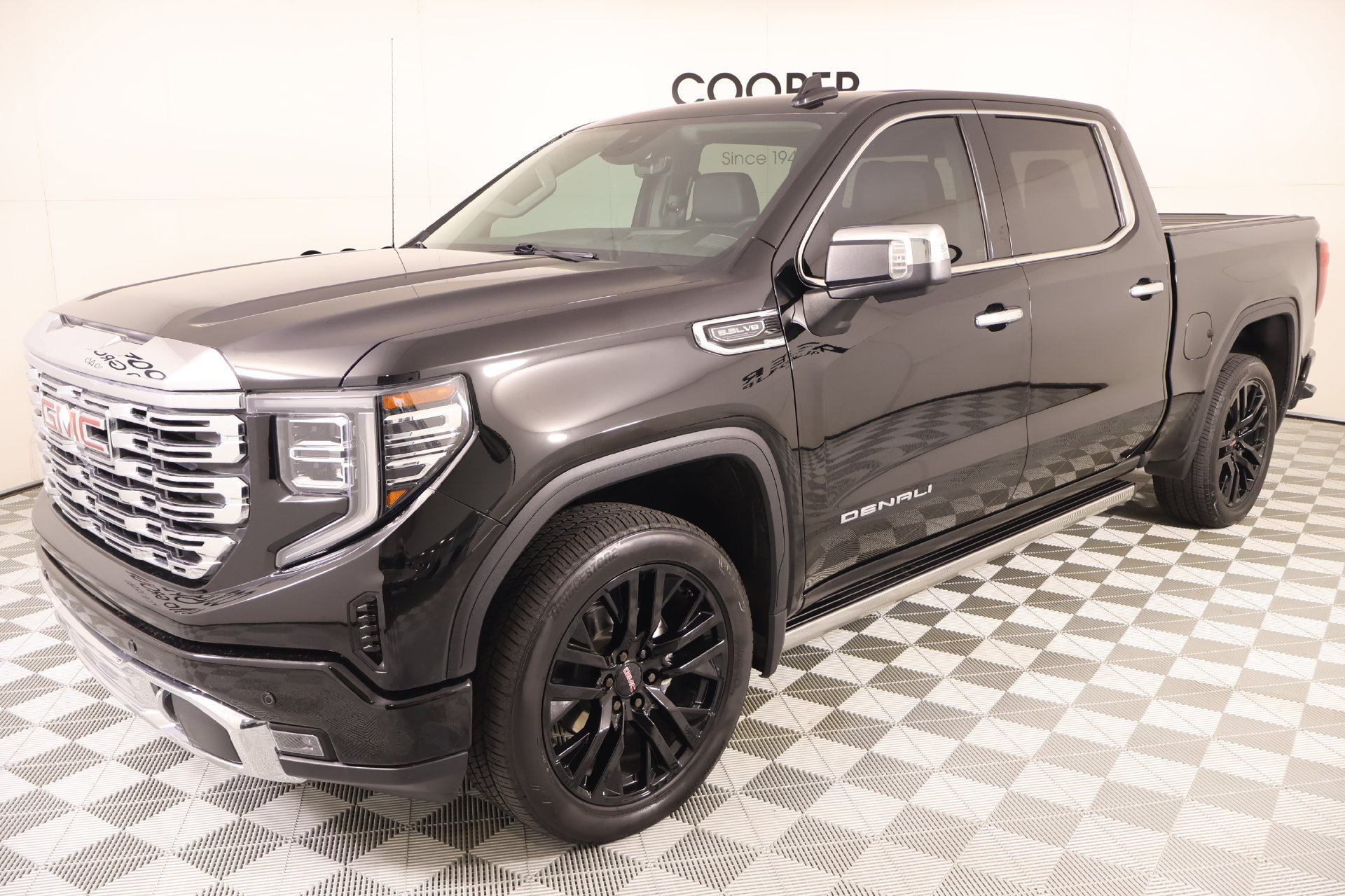 Used 2025 GMC Sierra 1500 Denali w/ Technology Package AWD/4WD image 12