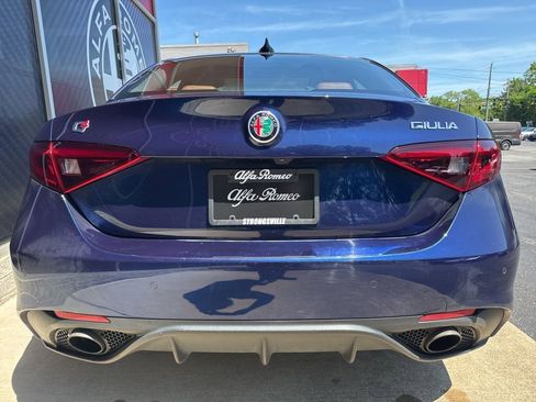 Used 2018 Alfa Romeo Giulia Ti Sport w/ Quick Order Package 22S Sport AWD/4WD image 9